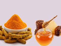 മഞ്ഞളില്‍ അല്‍പം തേനെങ്കില്‍, മുഖത്തിന് നിറം