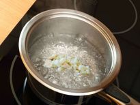 വെളുത്തുള്ളി തിളപ്പിച്ച വെള്ളം കുടിക്കാം