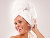 ഉണങ്ങാത്ത മുടിയില്‍ തോര്‍ത്ത് ചുറ്റുമ്പോള്‍  അപകടം