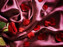 ആദ്യരാത്രിയില്‍ കിടക്കയില്‍ ചുവന്ന റോസാപ്പൂക്കള്‍ 