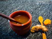 മഞ്ഞള്‍ ഇഞ്ചി ചായയിലുണ്ട് തടിയൊതുക്കും സൂത്രം