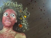 ആര്‍ത്തവ രക്തം മുഖത്ത പുരട്ടിയ പെണ്‍കുട്ടി