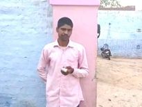 വോട്ടു ചെയ്തു വന്ന് സ്വന്തം വിരല്‍ വെട്ടിയ യുവാവ്.