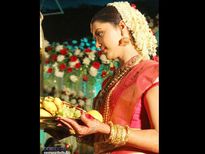 മന്ത്രകോടി ദേവ ചൈതന്യമുള്ള നിറത്തില്‍ വേണം