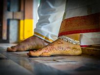 വിവാഹ ദിവസം കാലില്‍ സ്വര്‍ണക്കൊലുസിട്ടാല്‍..