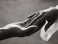 പെണ്ണിന്റെ ഇടതുകൈ പറയും ചതിയ്ക്കുമോയെന്ന്...