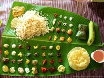 നാവിൽ കപ്പലോടിക്കും 63വിഭവങ്ങളുമായി വള്ള സദ്യ