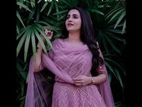 പിങ്കിൽ അതിസുന്ദരിയായി ഭാമ; വിവാഹമേളത്തിന് തുടക്കം