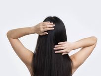 മുടി വളരും, താരനകലും; തേങ്ങാവെള്ളം ഇങ്ങനെ 