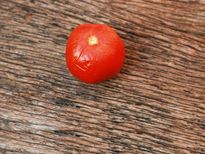  തക്കാളി പോലെ തുടുക്കും ചര്‍മ്മത്തിന് തക്കാളിതേന്‍