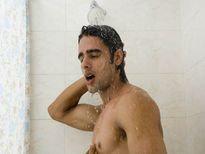  രാത്രി ചൂടുവെള്ളത്തിലെ കുളി ഗുണങ്ങള്‍ നിസ്സാരമല്ല