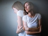 Anxiety attack : പാനിക് അറ്റാക്ക്; ഉറക്കത്തില്‍ അനങ്ങാന്‍ കഴിയുന്നില്ലേ, കാരണമറിയാം