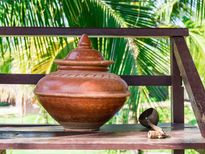 വാസ്തുപ്രകാരം മണ്‍പാത്രങ്ങള്‍ ഈ ദിക്കില്‍ സൂക്ഷിച്ചാല്‍ സാമ്പത്തിക പ്രയാസം ഇനിയില്ല