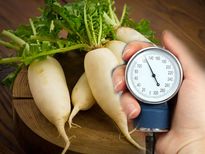 തണുപ്പുകാലത്ത് രക്തസമ്മര്‍ദ്ദം ഉയരുന്നത് പെട്ടെന്ന്; പരിഹാരമുണ്ട് ഈ സൂപ്പര്‍ഫുഡുകളില്‍