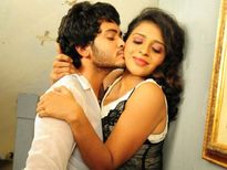 మొదటి సారిగా కిస్ చేయడానికి కొన్ని చిట్కాలు 