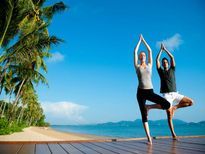 స్ట్రాంగ్ రిలేషన్ షిప్ మరియు మనస్సులను దగ్గర చేసే కపుల్ యోగా