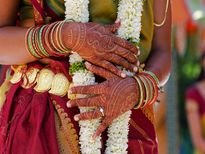 వధువు చేతులు.. ఎర్రగా పండటానికి సింపుల్ టిప్స్ 