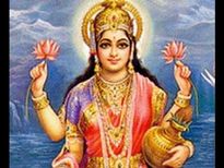 లక్ష్మీదేవి పాదాలు పూజించకూడదు అంటారు ? ఎందుకు ? వాస్తవమేనా ? 