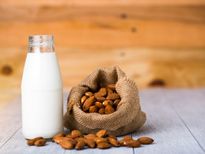 బాదం మిల్క్ లో దాగున్న టాప్ 10 హెల్త్ సీక్రెట్స్..!
