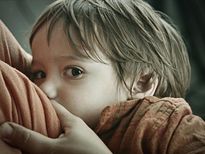 తల్లి, బేబీకి పాలను ఇచ్చే సమయంలో చేయకూడని కొన్ని పనులు!