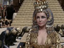 క్లియోపాత్రాకు శృంగారం పిచ్చి చాలా ఎక్కువ.. ఎంతోమందిని అలాగే లోబరుచుకుంది