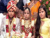 ఇద్దరమ్మాయిలను పెళ్లి చేసుకున్న స్వీటీ వారితో సెక్స్ ఇలా  చేసేదట