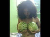 అమ్మాయిల వక్షోజాలు సగానికి కోసిన పుచ్చకాయల్లా  ఉంటున్నాయంటా!