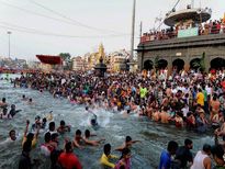 కుంభమేళ సందర్భంగా ప్రయాగ అహ్మదాబాద్ లో గంగలో స్నానం చేస్తే ఎందుకంత పుణ్యం, బ్రహ్మ దేవుడే వచ్చాడు