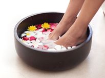 ఇంట్లోనే స్వయంగా ఫూట్ స్పా చేసుకోవడానికి స్టెప్ బై స్టెప్ గైడ్