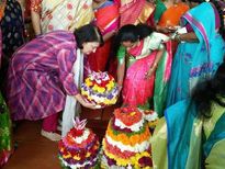 బతుకమ్మ పండుగతో ఆడపడుచుల్లో అమితమైన ఉత్సాహం..