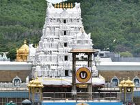 కరోనా ఎఫెక్ట్ : భక్తులు లేని దేవాలయాలను ఎప్పుడైనా ఊహించారా?