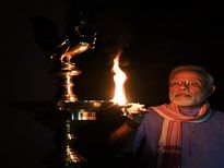 ఆర్జీవీ ఆ పని చేసినందుకు సెటైర్లు వేస్తున్న నెటిజన్లు...