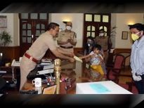 కరోనాపై పోరుకు మూడేళ్ల చిన్నారి ఔదార్యం... ముంబైకి చెందిన మూడేళ్ల చిన్నారి రూ.50 వేళ విరాళం...