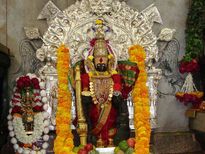 Varalakshmi Vratam 2022: పరమ పవిత్రమైన వరలక్ష్మీ వ్రతం ఎందుకు చేయాలో తెలుసా..?
