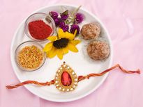 Raksha Bandhan Wishes : ఈ రాఖీ పండక్కి మీ బంధుమిత్రులకు శుభాకాంక్షలు చెప్పండిలా...