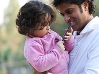 एक पिता को पिता बनने से डर क्‍यूं लगता है? जानिये 10 कारण 