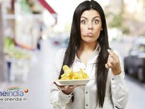 भूल कर भी खालीपेट न खाएं ये 10 चीजें 