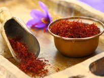 केसर फेस पैक- मुंहासे और झाइयां मिटा कर चेहरा बनाए गोरा