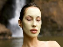   चेहरे पर लगाएं लाल चंदन से बने ये 10 फेस पैक और देंखे असर  