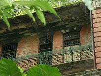  घर में धन की वर्षा होने लगेगी अगर वहां से तुरंत हटा देंगे ये चीज़ें 