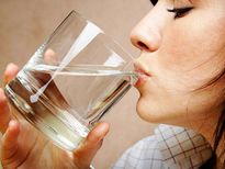 सुबह उठते ही 60 सेकेंड के अंदर पिएं पानी, होंगे फायदे ही फायदे 