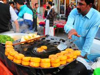  गर्मी में ना खाएं ये 10 फूड, नहीं तो होगी तबियत खराब 