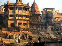 इन 7 चीज़ों के करीब ना बनाएं अपना घर वरना पैसे होंगे बरबाद 