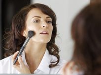 ऑफिस जाने की जल्दी है तो अपनाएं ये 10 मेकअप हैक्स 