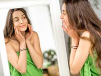 ऊंगिलयों से कैसे लगाएं लिक्विड मेकअप 