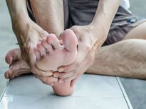   डायबिटीज के मरीज पैरों की सूजन कम करने के लिए आजमाएं ये तरीके 