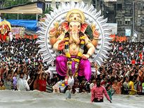 पानी में क्यूं किया जाता है गणेश विसर्जन, जानिए...