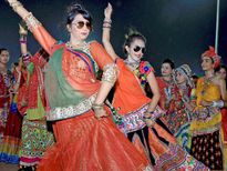   गरबे में रातभर मेकअप टिका रहेगा अगर फॉलो करेंगी ये 7 टिप्‍स  
