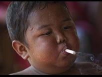 2 साल का बच्चा जो पीता है 40 सिगरेट, दंग हो जाएंगे आप
