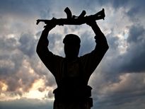 अपने तीन मासूम बच्चों को आतंकवादी बनाना चाहती थी ये महिला